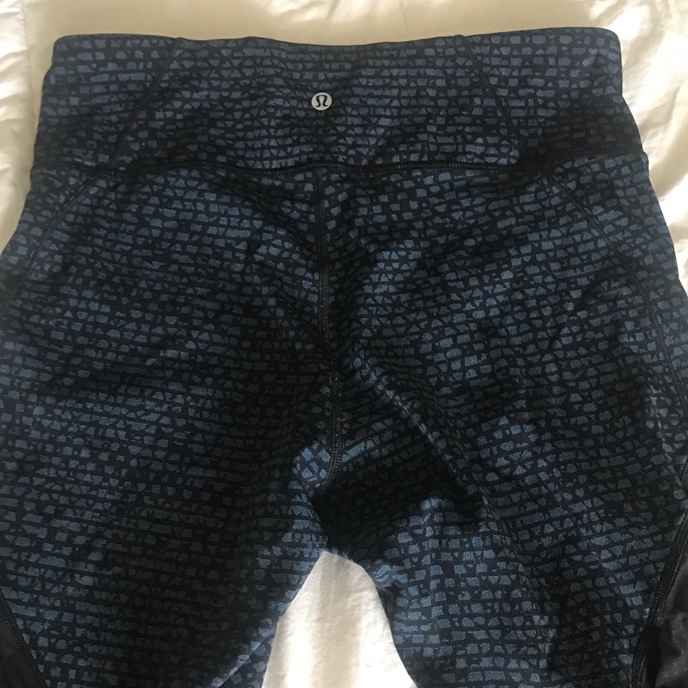 Lululemon capri pants - black and blue